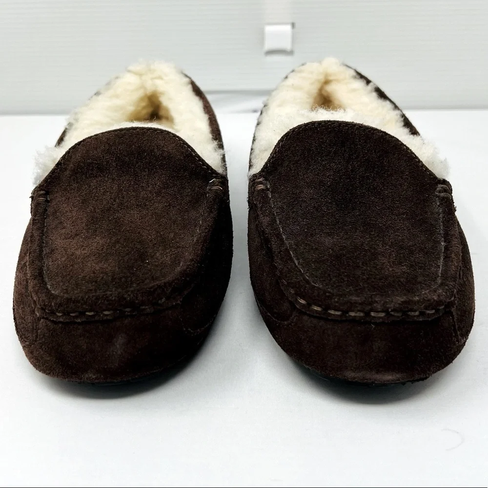 UGG**Ascot Brown Suede Unisex Slippers**US 4 $95